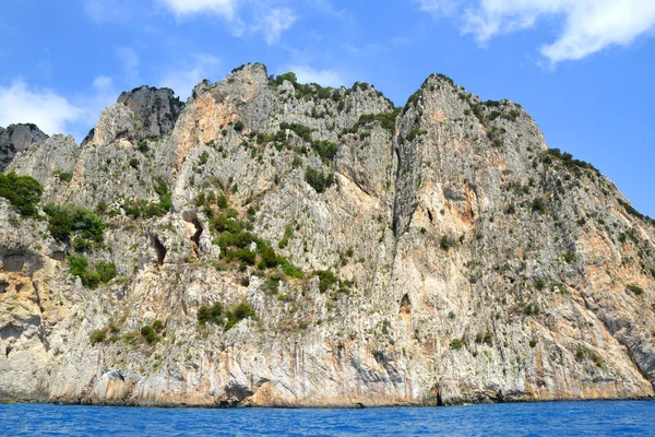 Rocas costeras de la isla de Capri — Foto de Stock