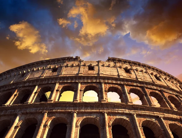 Anfiteatro ou Coliseu Flaviano em Roma — Fotografia de Stock