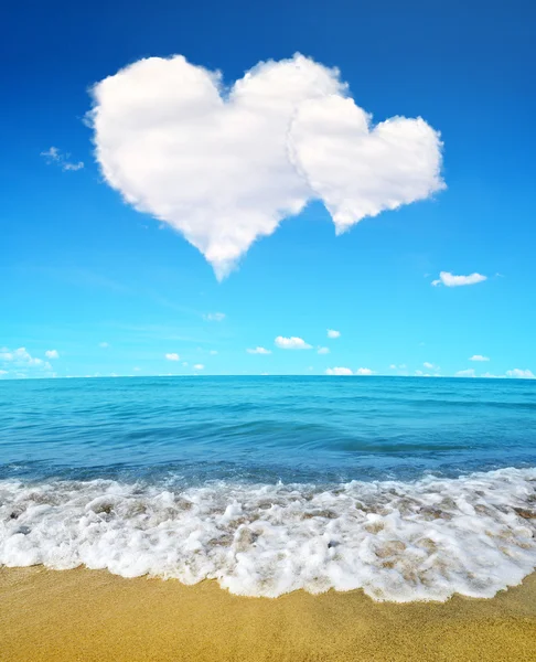 青い海と白砂のビーチ — ストック写真