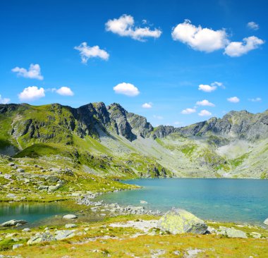 Dağ gölü Hincovo pleso yüksek Tatras içinde