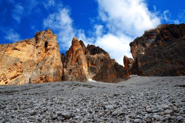Drei Zinnen veya Tre Cime di Lavaredo, Sexten Dolomites, İtalya. Dağ manzarası.