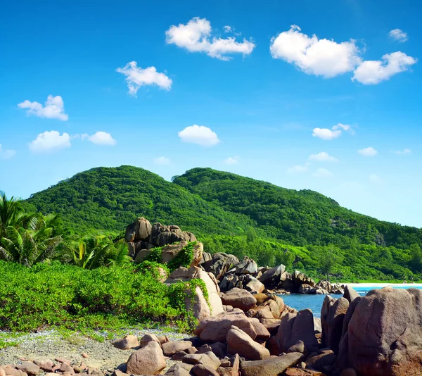 Paesaggio Tropicale Con Grandi Rocce Granitiche Vicino Alla Spiaggia Anse — Foto Stock