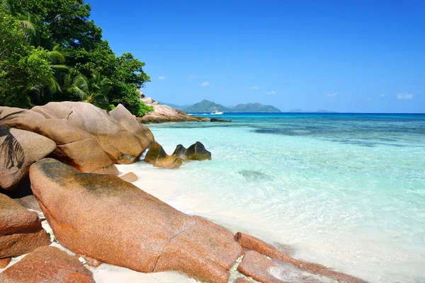 Costa Con Grandes Rocas Granito Isla Digue Anse Playa Severa — Foto de Stock