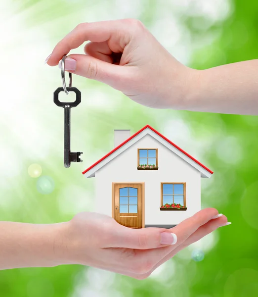The house with key in hands — Stock Photo, Image