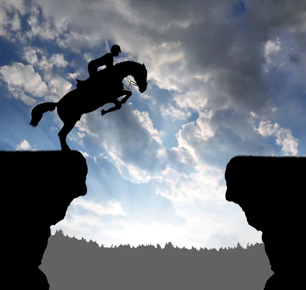 Jinete en un caballo saltando — Foto de Stock