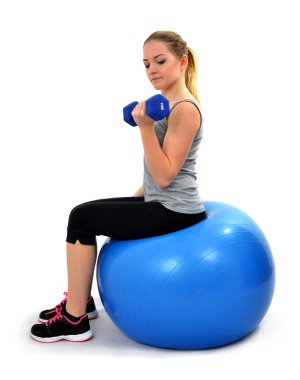 dumbell ile çalışma dışarı kız