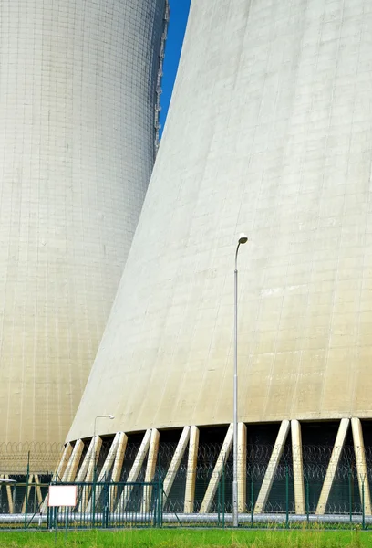 Kominy elektrowni jądrowej — Zdjęcie stockowe