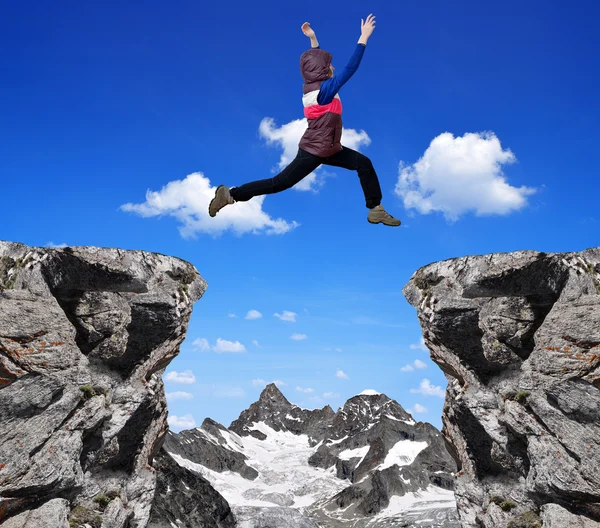 Girl jumping over the gap. — Stock Photo, Image