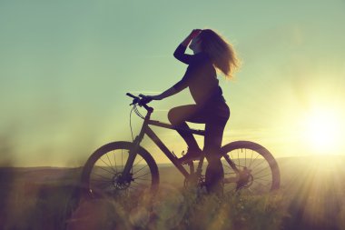 Bisikletli kız