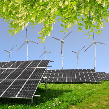 Güneş enerjisi panelleri ile rüzgar türbinleri