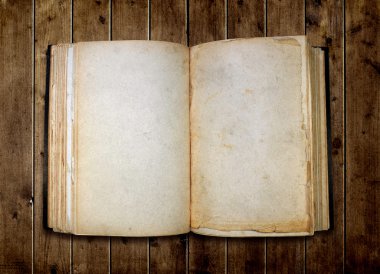 Açık eski boş kitap