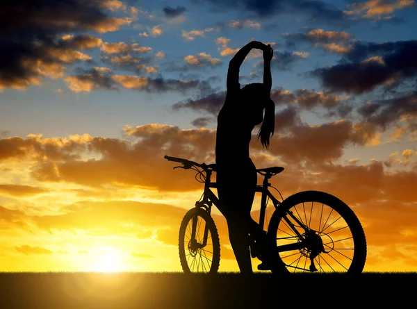 Chica en una bicicleta — Foto de Stock