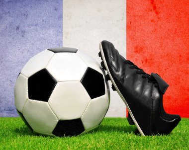 Futbol topu ve ayakkabısı