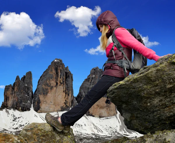 Girl on rock — Stock Photo, Image