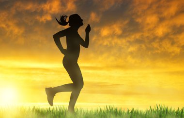 günbatımında çalışan kız