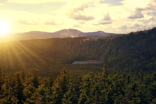 Puesta de sol sobre el parque nacional Sumava —  Fotos de Stock