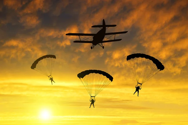 Silhouet skydiver parachutist — Stockfoto