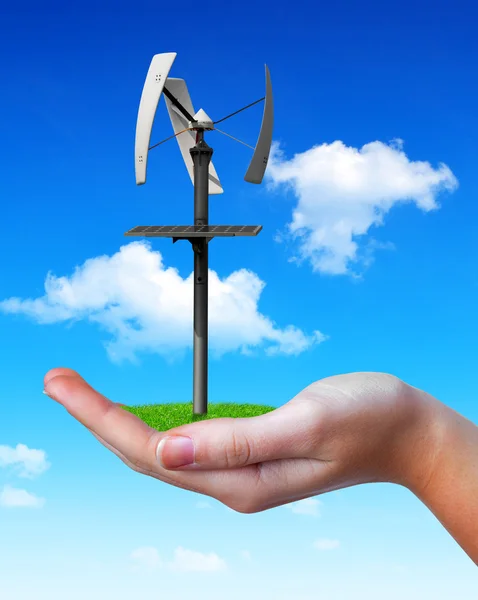 Wind turbine i hand. — Stockfoto