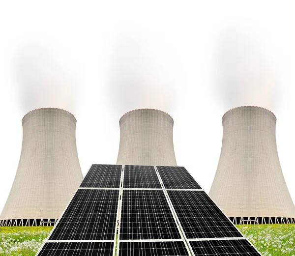 Zonne-energie panelen voor een kerncentrale — Stockfoto