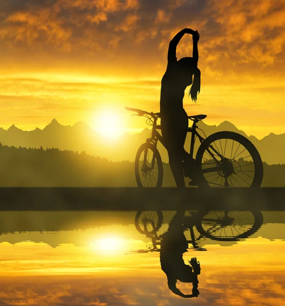 Chica en una bicicleta — Foto de Stock