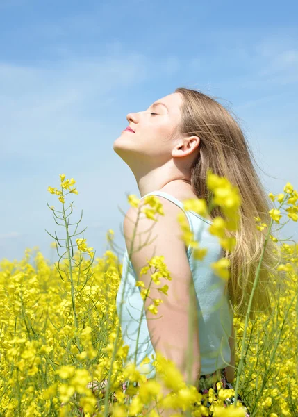 Woman on blooming rapeseed field — Stock Photo, Image