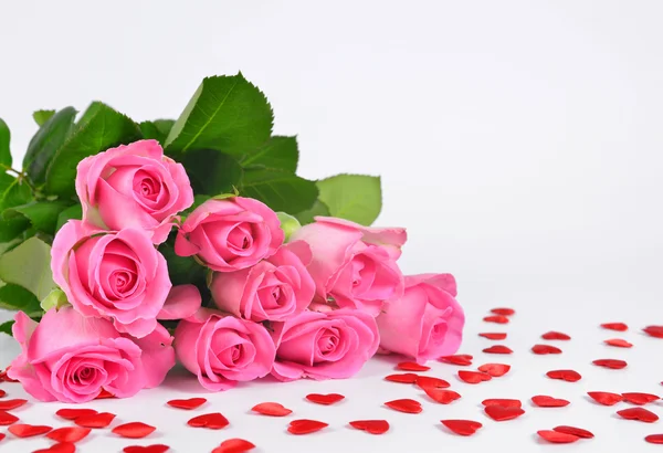 Bouquet of pink roses with a heart. — Stock Photo, Image