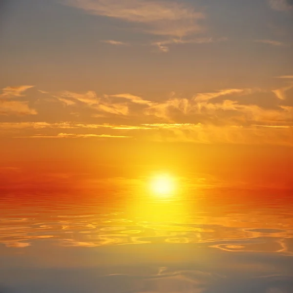 Cielo colorido con nubes al atardecer . — Foto de Stock