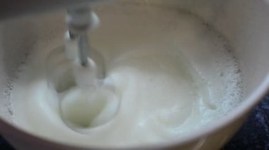 Çırpma yumurta akı