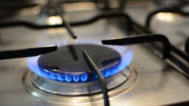 Alevler gaz brülör soba