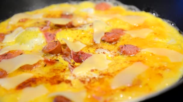 Ham and eggs cooking — Stock Video