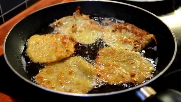 Zucchini pancake frying — Stock Video