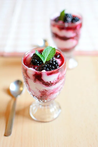 Blackberry desserts in glasses — Stock Photo, Image