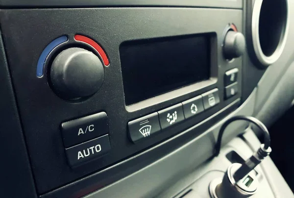 Arabanın Içindeki Klima Kontrol Düğmelerinin Kapatılması — Stok fotoğraf