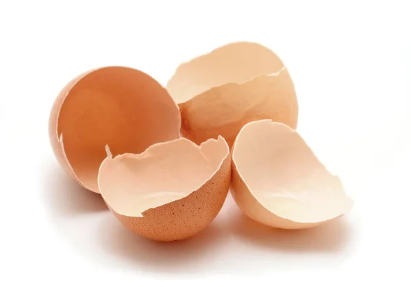 Huevos Agrietados Abiertos Sobre Fondo Blanco — Foto de Stock