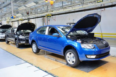 Skoda Octavia fabrika bir konveyör satır