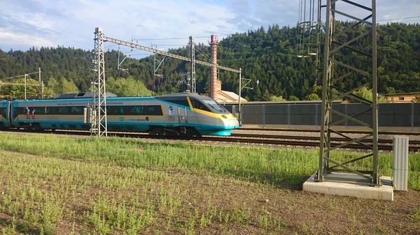 Wysoka prędkość pociągu Pendolino — Zdjęcie stockowe