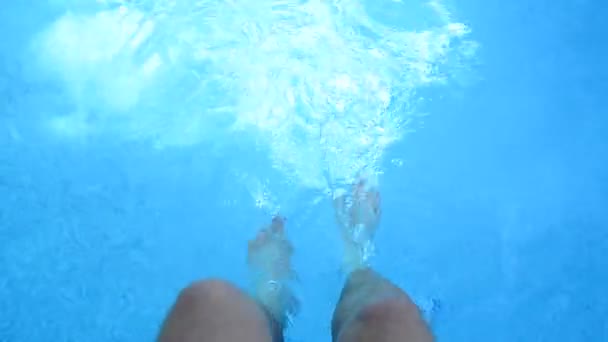 Piedi in piscina — Video Stock