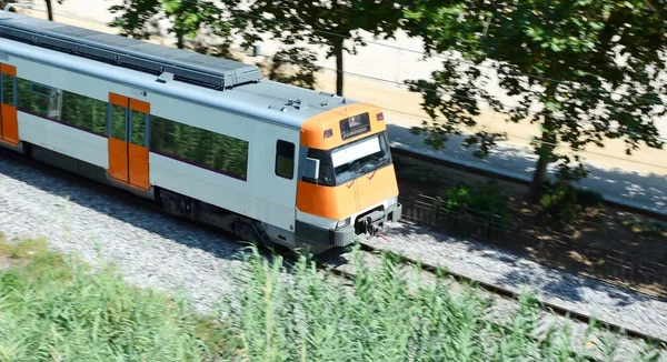 Yüksek hızlı tren geçen — Stok fotoğraf