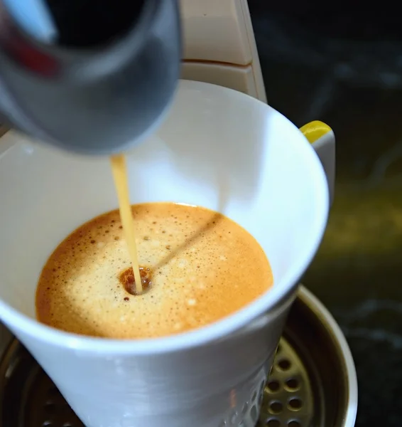 Färska espressokaffe — Stockfoto