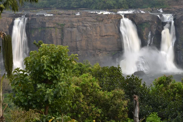 ATHIRAPPALLY WATERFALLS, KERALA, INDIA Стоковое Фото