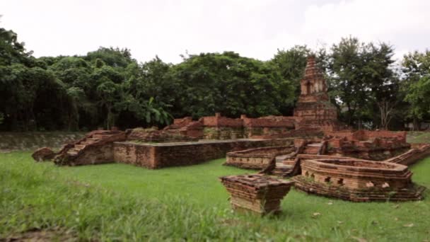 Câmera passa pelo templo budista — Vídeo de Stock
