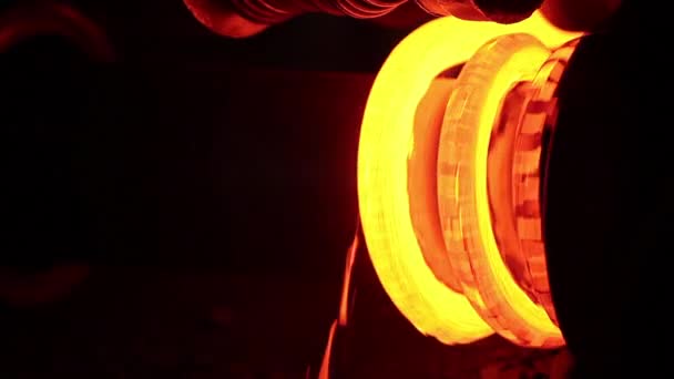 Виробництво гарячої сталі весни — стокове відео