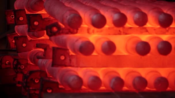 Θερμό μέταλλο στερεά από το φούρνο — Αρχείο Βίντεο