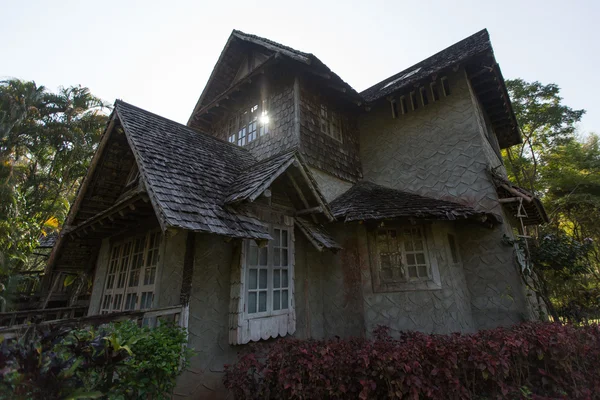 Eski ev Tay tarzında merdiven