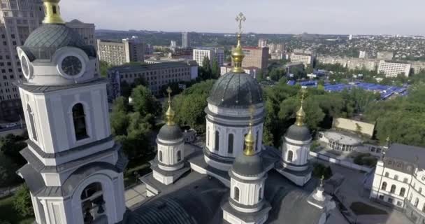 Donezk Stadtkirche aus der Drohnensicht — Stockvideo
