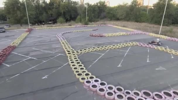Carrera de karting drone vista disparo — Vídeos de Stock