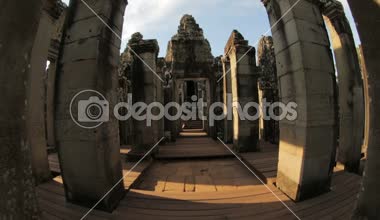 Tapınak avlu Angkor hareketi