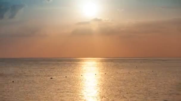 Coucher de soleil sur la mer — Video