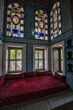 İstanbul, Türkiye - 9 Haziran 2012. İstanbul 'un merkezindeki ünlü bir saray olan Topaki Kalesi' nin içini gösteren geniş açı görüntüsü