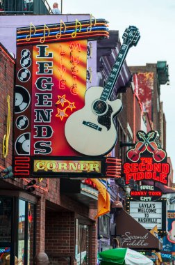 Nashville, ABD - 23 Mayıs 2017. Nashville 'in merkezindeki neon ışıklarına yakın çekim.